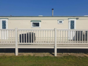 Red 2 Caravan Ingoldmells 6 berth 3 bedrooms